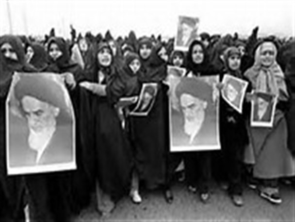 زنان در پیشبرد اصل انقلاب و دفاع مقدس نقش بی بدیلی را ایفا کردند