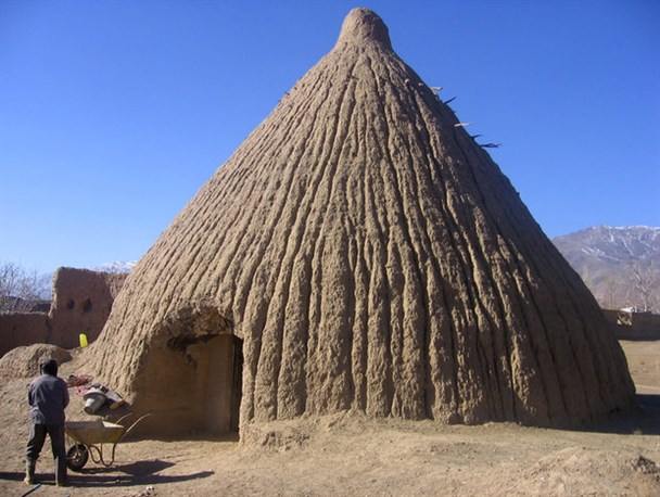 مرمت یخدان تاریخی روستای گرمن شاهرود آغاز شد