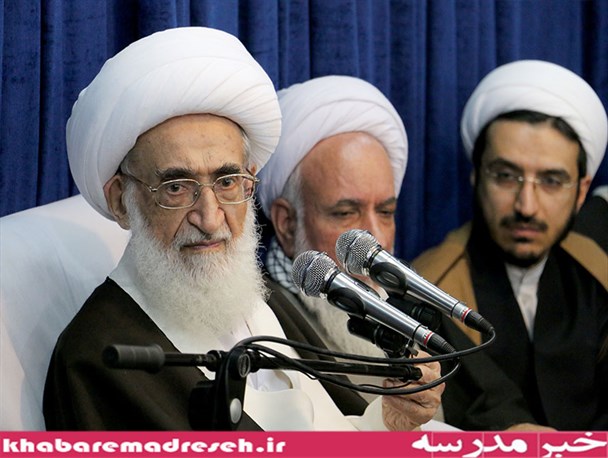 دیدار جمعی از طلاب و روحانیون با آیت الله نوری همدانی