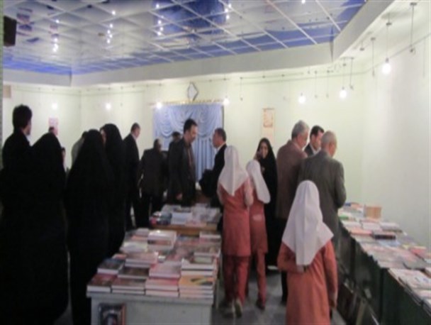 نمایشگاه کتاب و بازی های فکری در گرمسار گشایش یافت
