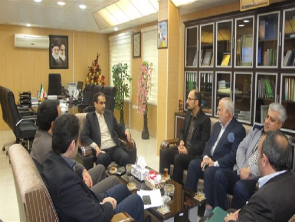 بسیاری از مشکلات شهرستان از طریق دانشگاه قابل حل است
