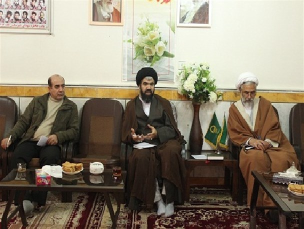 حضور دانش‌ آموزان در نماز جمعه باعث کاهش آسیب های اجتماعی می شود