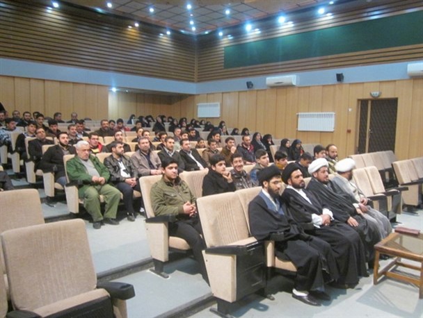 باید در حلقه های صالحین افراد را در مقابل شبهات آگاه سازیم