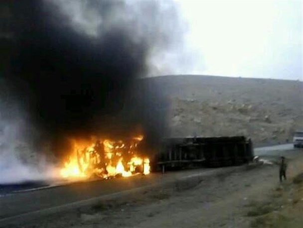 مرگ ۲  نفر در اثر واژگونی و آتش گرفتن یک دستگاه تریلی در خرم بید