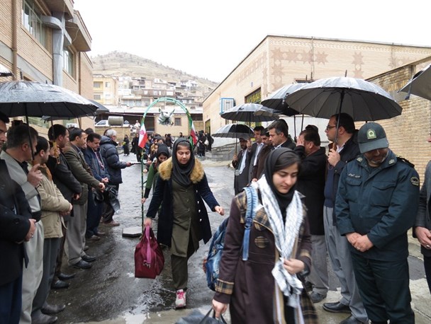اعزام اولین کاروان دانش آموزی راهیان نور سروآباد به مناطق جنوب کشور