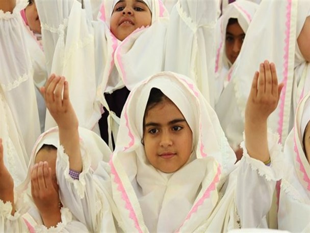 جشن تکلیف ۳۳۰ دانش آموز دختر اناری برگزار شد