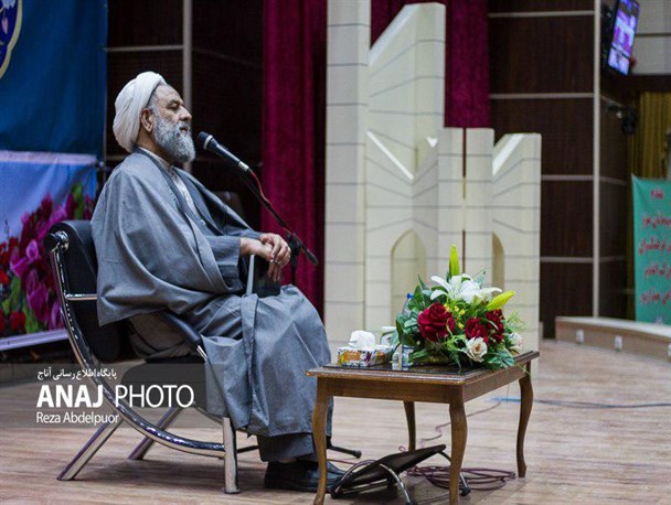 منفعت‌طلبان هنگام برپایی عدالت در جامعه با تکیه‌بر زور و تزویر به مخالفت می‌پردازند/ این نفوذ است که باعث می‌شود عده‌ای برای غربی‌ها دست بزنند و هورا بکشند