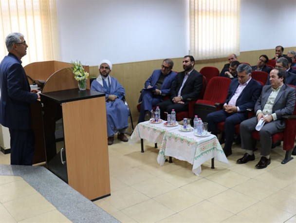 اولویت اشتغال مجتمع را بر نیروهای بومی شهرستان کوار بگذارید
