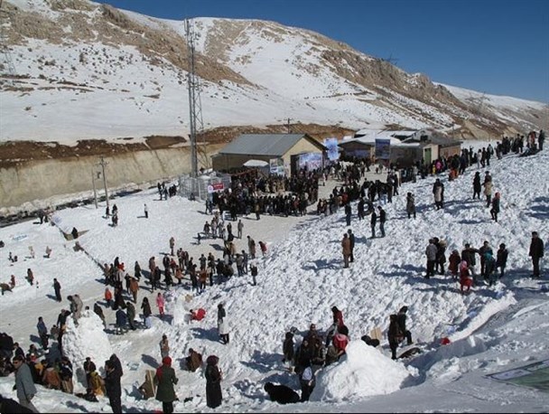 منطقه ای توریستی و خوش آب و هوا با پیست اسکی / زمستانی پربرف و تابستانی دلپذیر در سایه سار خنکای چشمه ساران