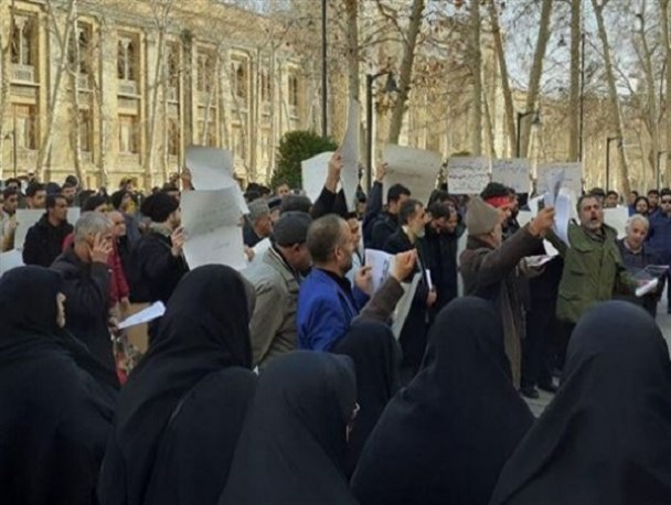 مردم و دانشجویان: ظریف بابت اظهاراتش عذرخواهی کند