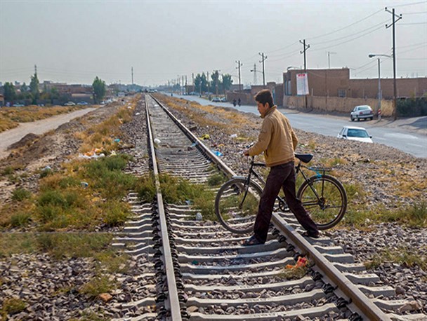 قطارهایی که روی اعصاب ۲۰۰ هزار یزدی‌ راه می‌روند!/حذف خط راه‌آهن باری یزد از داخل شهر؛ مطالبه همگانی