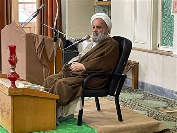 دشمن در حال تطهیر کردن چهره رژیم پهلوی است