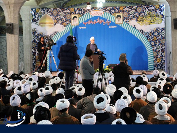 از خروج وزیر هنگام سخنرانی روحانی تا صحبت های درگوشی رییس جمهور با آیت الله مقتدایی+ تصاویر