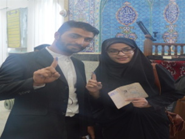 حضور بی نظیر سیستانی ها پای صندوق های رای/ اولین زوج جوان سیستانی رای خود را به صندوق انداختند + تصاویر