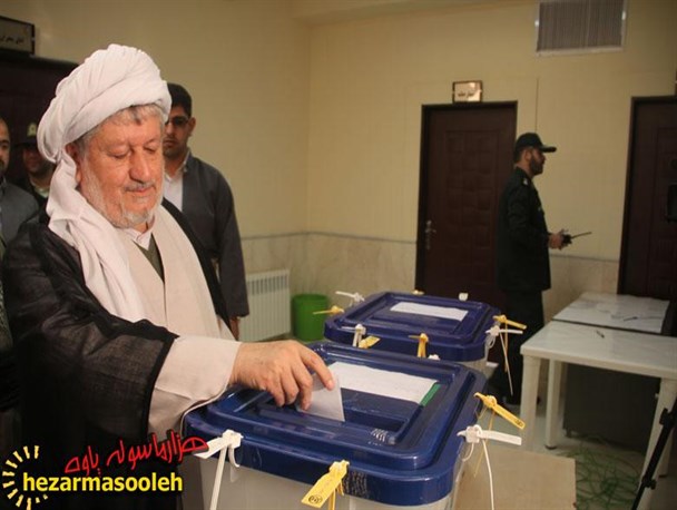 حضور امام جمعه پاوه پای صندوق رأی +تصویر