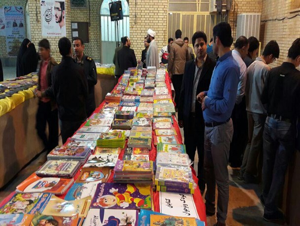 نمایشگاه کتاب در دهقاید دشتستان برگزار شد