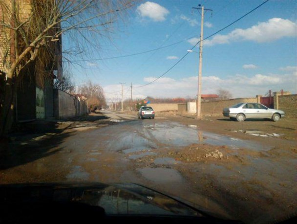 جاده روستای دنگیزک نیازمند نگاه مسئولین بخشداری است + عکس