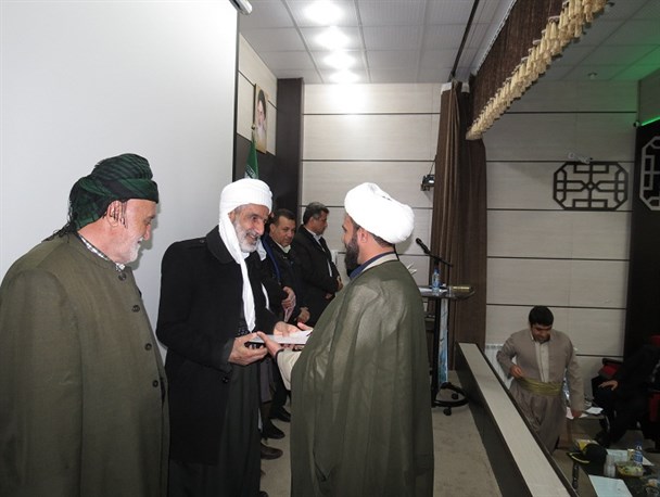 سومین گردهمایی آموزش و پرورش سروآباد با روحانیون برگزار شد