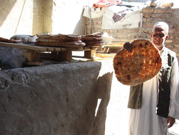گزارش تصویری/ احیاء پخت نان سنتی و محلی در جنوب شرق کشور