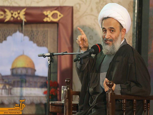 اگر مدیران جامعه ای تقوا داشته باشند گره ها به سرعت باز خواهد شد