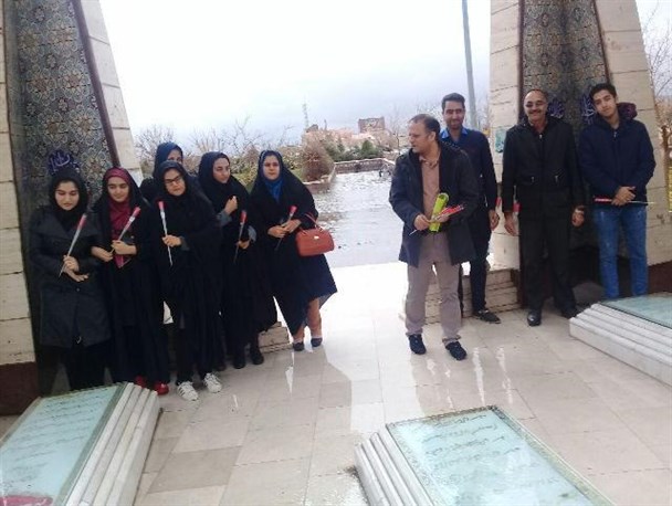 تجدید پیمان دانشجویان بسیجی دلیجان با شهدای گمنام+تصاویر
