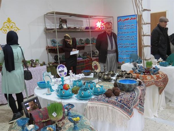 حاشیه های برپایی نخستین نمایشگاه سفره هفت سین بانه به روایت تصویر