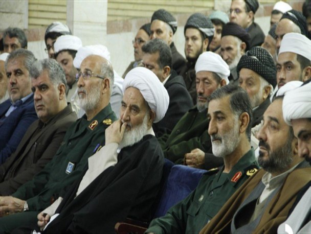 آیت الله علما: روحانیون مسئول حفظ بصیرت مردم اند/ ماموستا قادری: مردم و روحانیت در صحنه های مختلف انقلاب بصیرت خود را نشان دادند