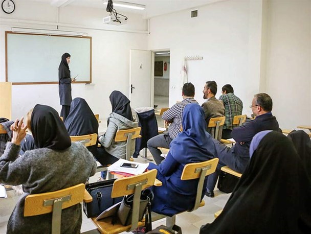 چهره مدارس و دانشگاه‌ها آنگونه که باید اسلامی نیست/ جامعه نیازمند تحول درونی است