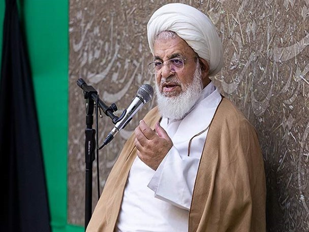 دشمن به دنبال خاموش کردن انقلاب درونی ملت شریف ایران است/ برای استمرار انقلاب نیازمند کادرسازی قوی هستیم