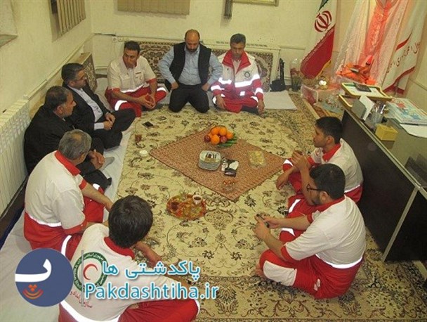 امدادگران هلال احمر پاکدشت در لحظه تحویل سال/ تصاویر