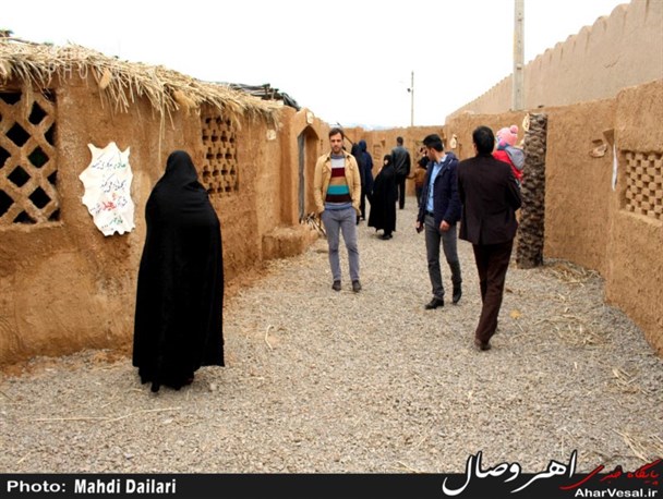 نمایشگاه حدیث غربت در کوچه های بنی هاشم اهر تا ۲۰ فروردین پذیرای علاقمندان