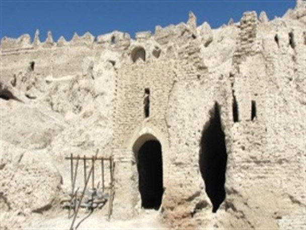 آرامگاه خواجه غلطان واقع در بالاترین ارتفاع قله کوه خواجه