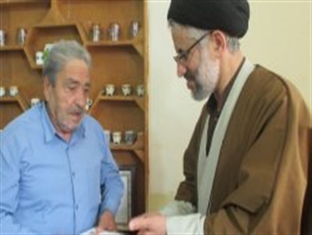 با اجرای قانون جامع ایثارگران بسیاری از مشکلات برطرف می شود/ دیدار با خانواده‌ی شهدا، روحیه مضاعف به مسئولین می دهد