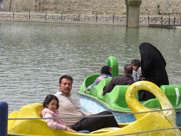 دریاچه خنداب مکانی تفریحی و زیبا برای گردشگران نوروزی+ تصاویر