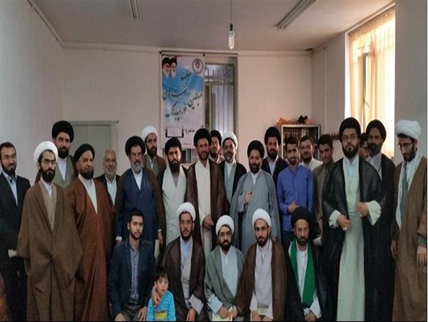 دیدار صمیمی روحانیون و مبلغین با امام جمعه و نماینده ولی فقیه در خوروبیابانک/ تصاویر