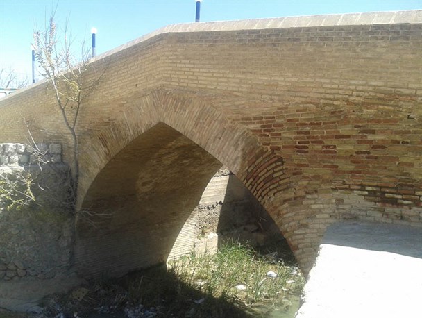 پل (آجری) بزرگ سوریان یکی از جاذبه های تاریخی بوانات