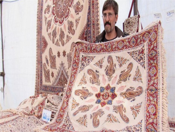 هنرمندان دولت آبادی در نمایشگاه صنایع دستی+ تصاویر