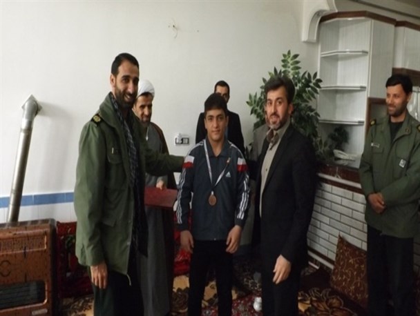فرمانده سپاه ملکان از کشتی گیربسیجی تجلیل کرد + تصاویر