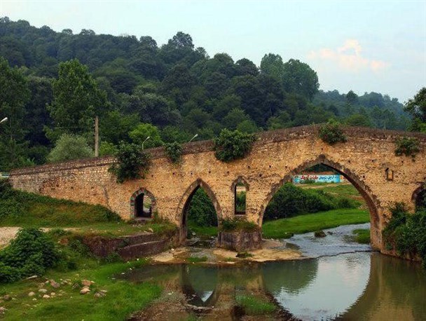 پل شاپور با منظره زیبای درخت انجیر +تصویر