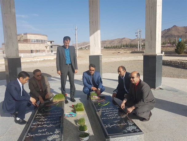 تجدید پیمان مدیر و معاونین آموزش و پرورش با شهدا در اولین روز کاری سال 97 + تصاویر