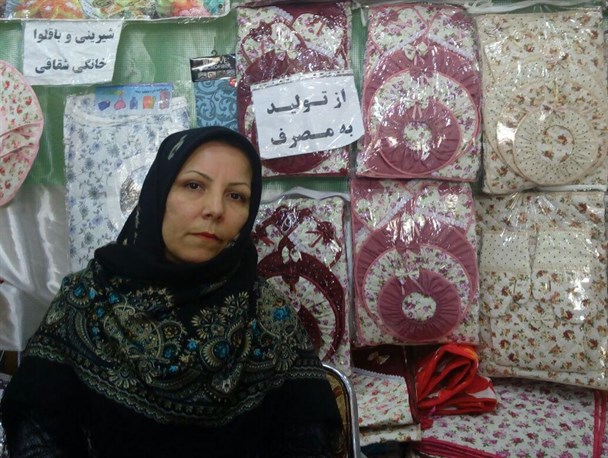 مسئولان حمایت جدی از کارگاه‌های کوچک داشته باشند/ از تعمیرات لباس به تولید منسوجات آشپزخانه رسیدم