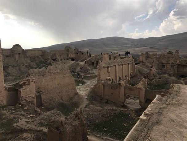 قلعه تاریخی اشتران، به باد رفت!/توجه به صنعت توریسم، گمشده متولیان حمایت از آثارتاریخی+تصاویر