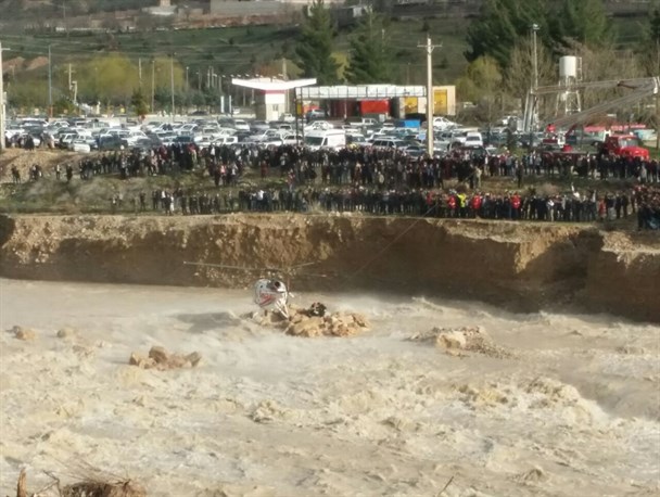 سلفی های کشنده و تکرار حوادث پی در پی /نجات جان جوان سلفی بگیر یاسوجی توسط بالگرد 115در یاسوج+تصاویر