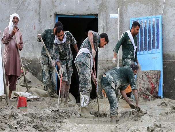 اتمام عملیات لایروبی منازل سیل زده جنوب کرمان توسط گروه های جهادی
