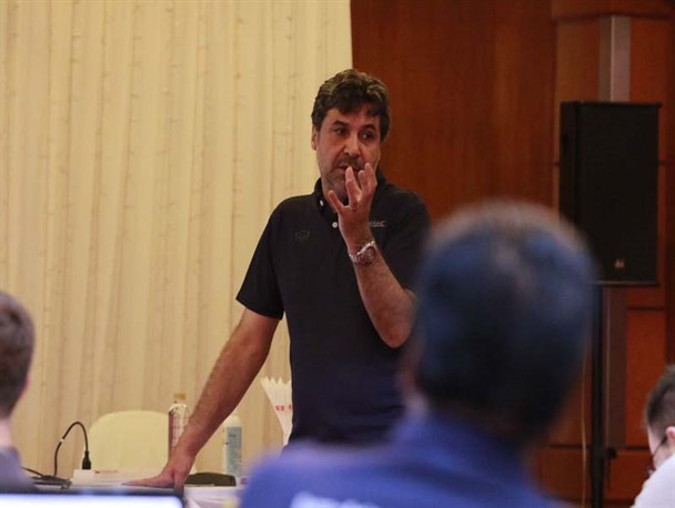 ویژگی‌های دوره مربیگری والیبال اورآسیا از نگاه افشاردوست