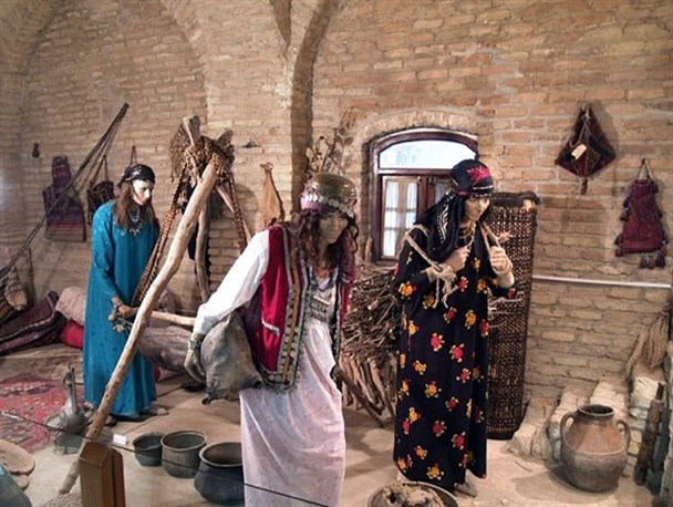 گشت و گذاری در فرهنگ لرستان/مشاهده تاریخ و هنر در ویترین موزه ها