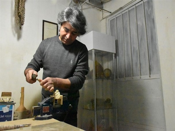 ناشناخته ماندن صنعت حجاری سنتی در میان مردم خراسان شمالی/ تاثیر منفی کرونا بر هنر حجاری