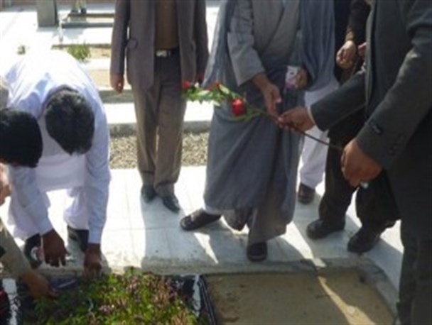 غبار روبی گلزار شهدا در شهرستان چابهار