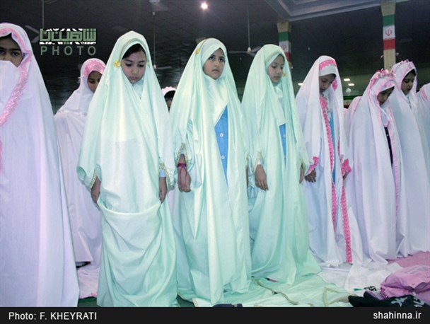 جشن تکلیف بیش از ۱۲۰۰ دانش آموز دختر پایه سوم ابتدایی برگزار شد