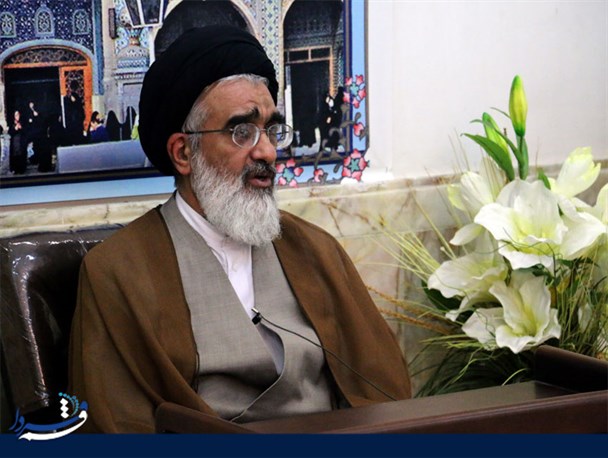 معلمان باید فرهنگ جامعه را بالا ببرند